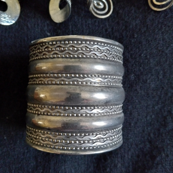 3 silver cuff bracelets - Picture 4 of 4